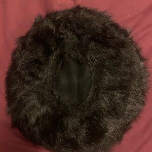 ✨⚡️💥Elegant Black Faux Fur Beret Donna Salyers